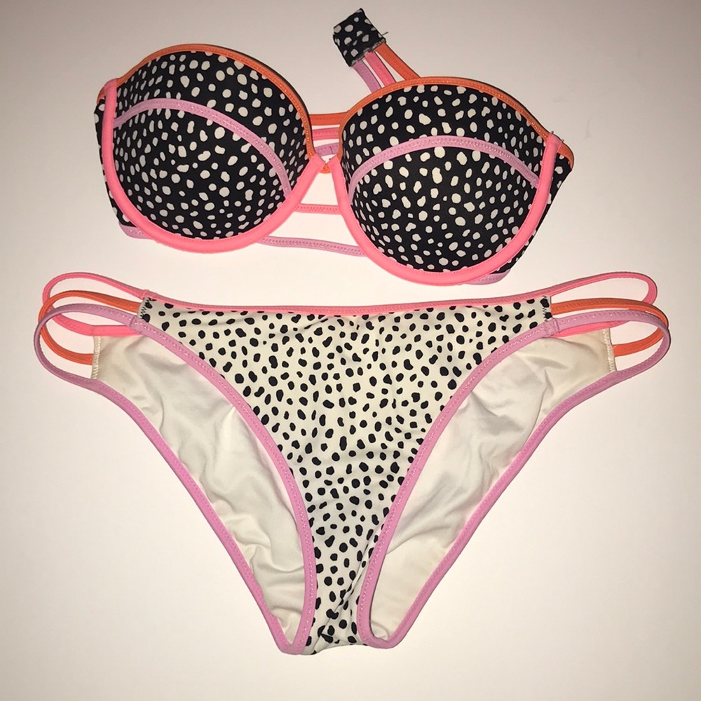 Victoria’s Secret bikini